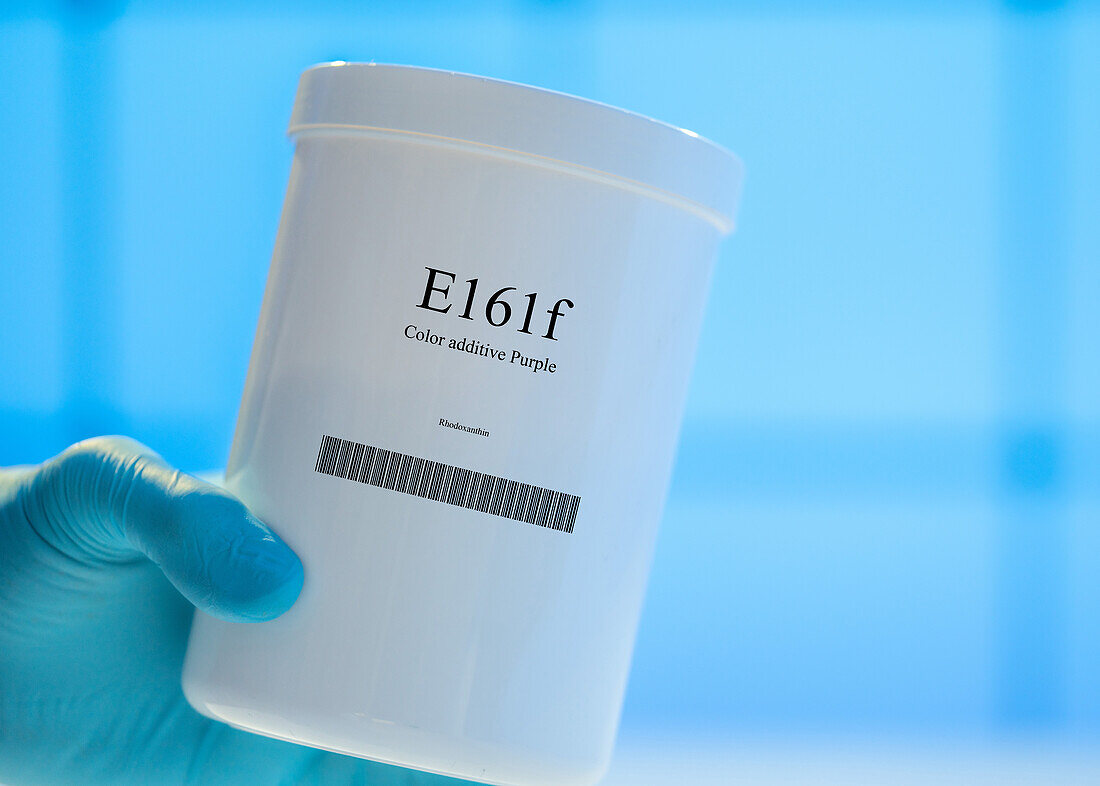 Container of the food additive E161f