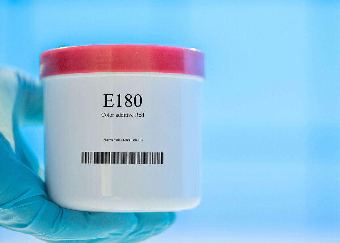 Container of the food additive E180