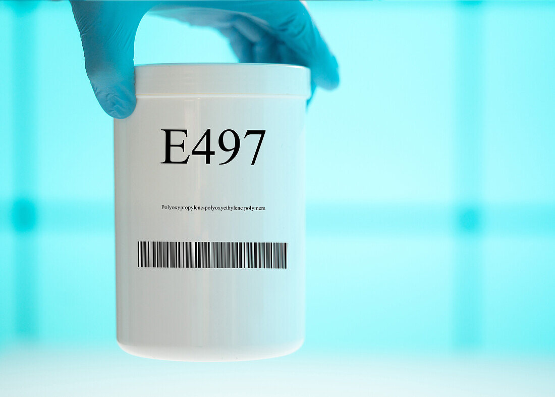 Container of the food additive E497