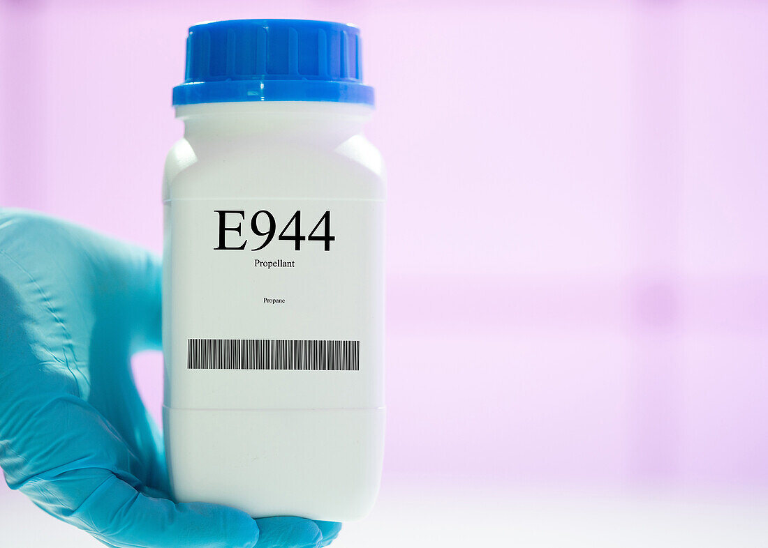Container of the food additive E944