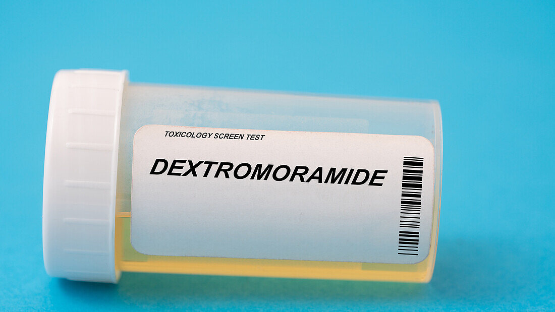 Urine test for dextromoramide