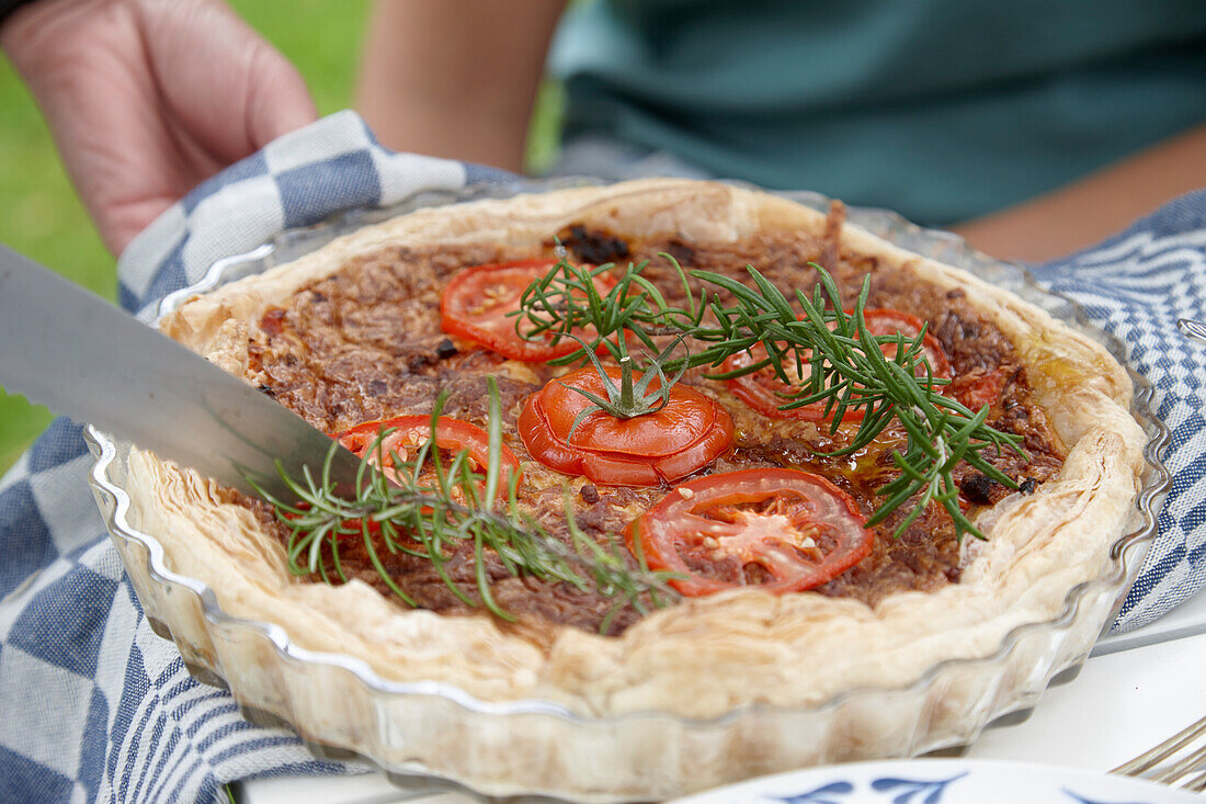 Quiche mit Tomate und Rosmarin