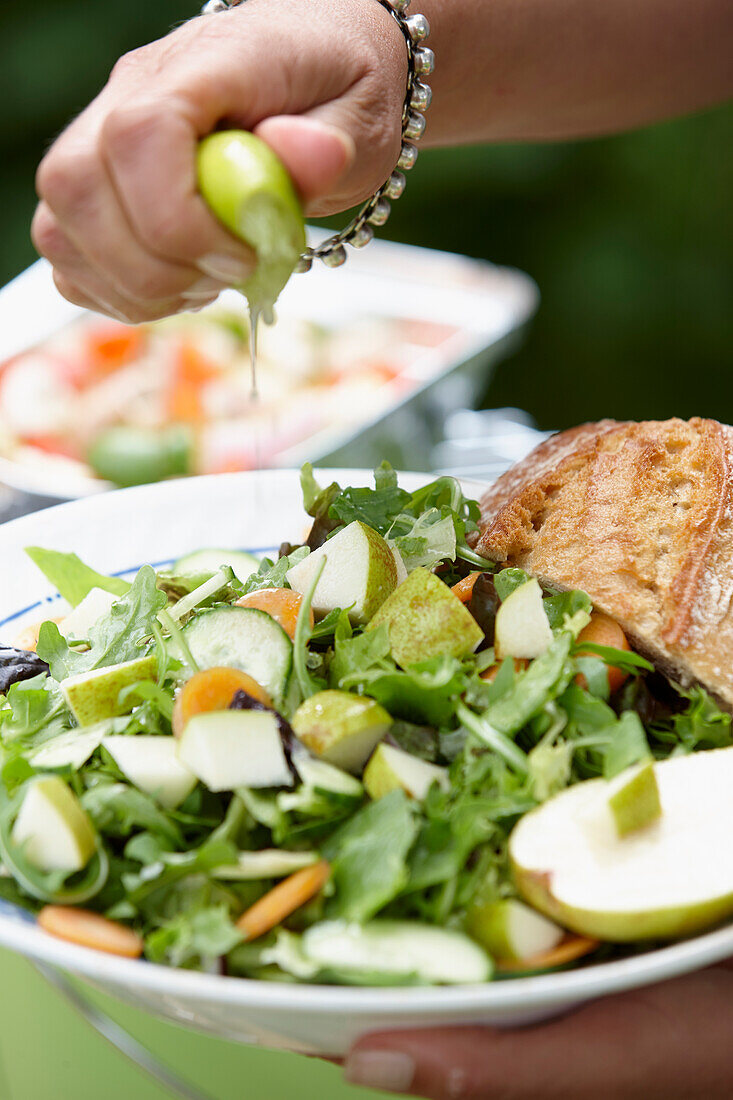 Green salad with pear