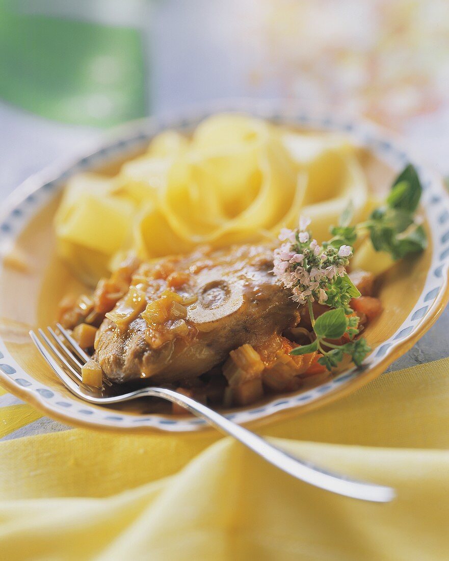 Ossobuco alla milanese (Geschmorte Kalbshaxe, Italien)