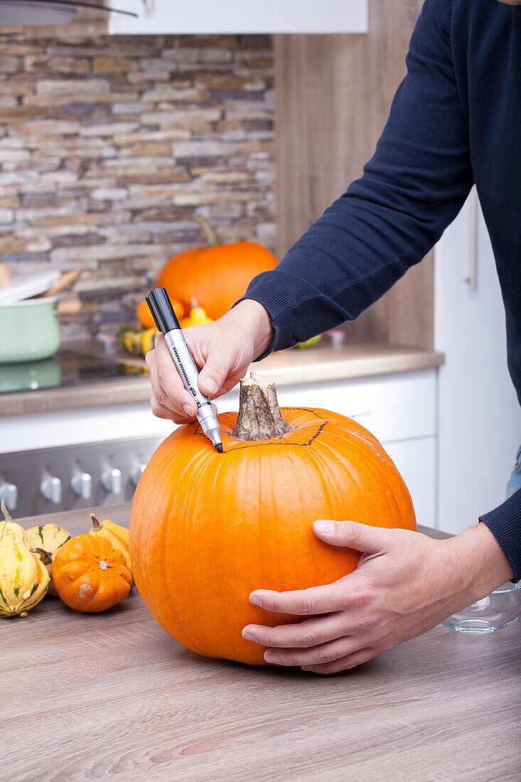 Halloween Kürbis vorbereiten