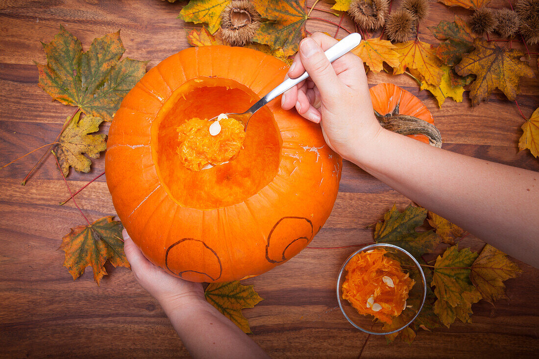 Halloween Kürbis vorbereiten