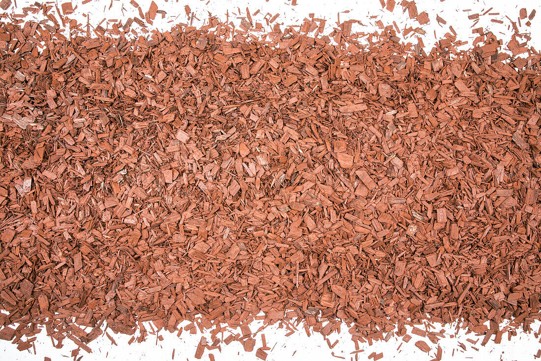 coloured bark mulch