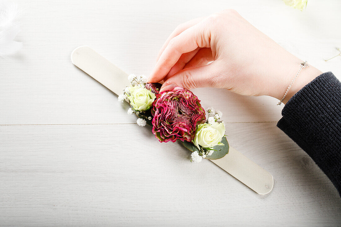 DIY flower bracelet