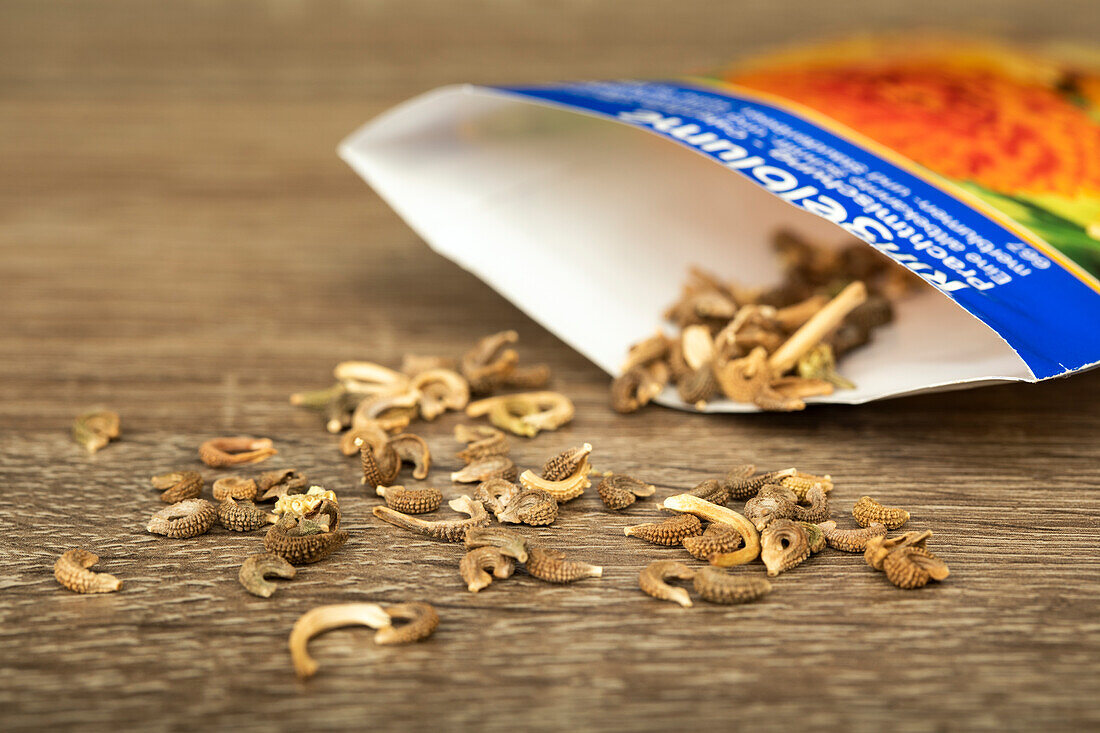 Marigold seeds with packing