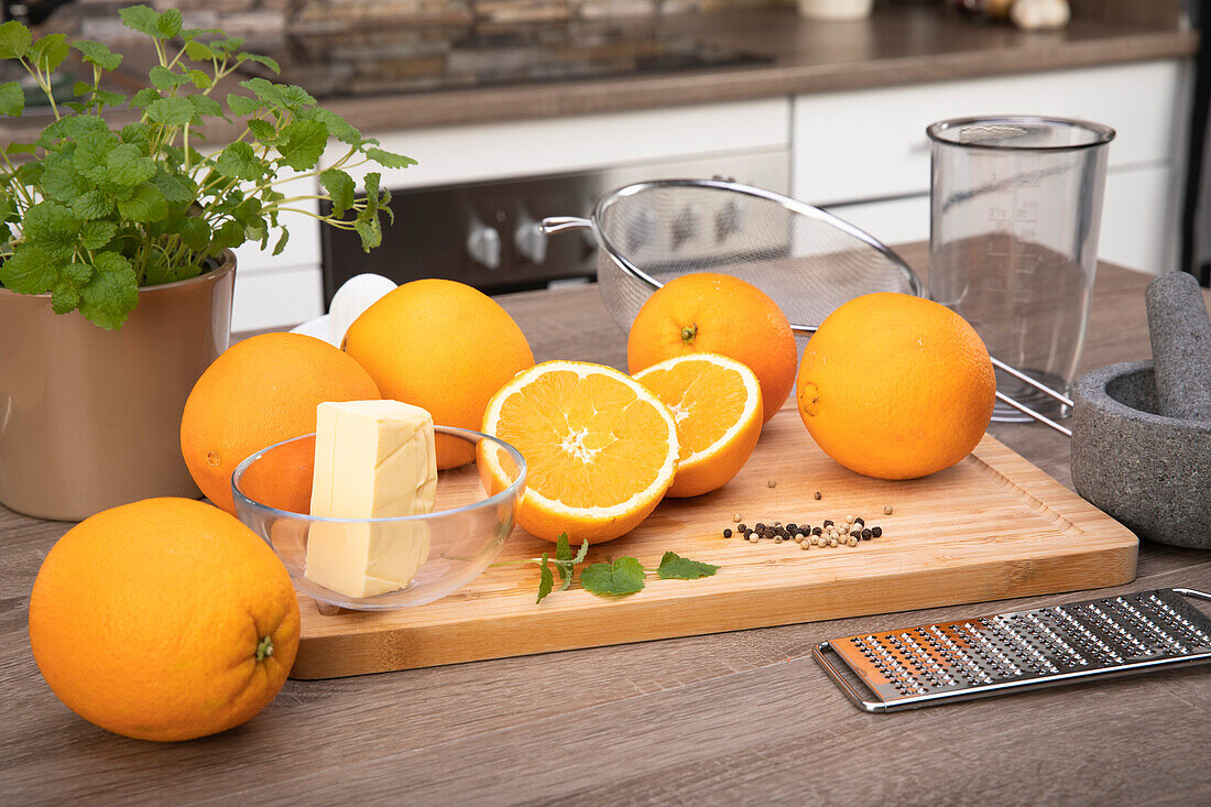 Buttersoße mit Orangen und Zitronenmelisse - Zutaten