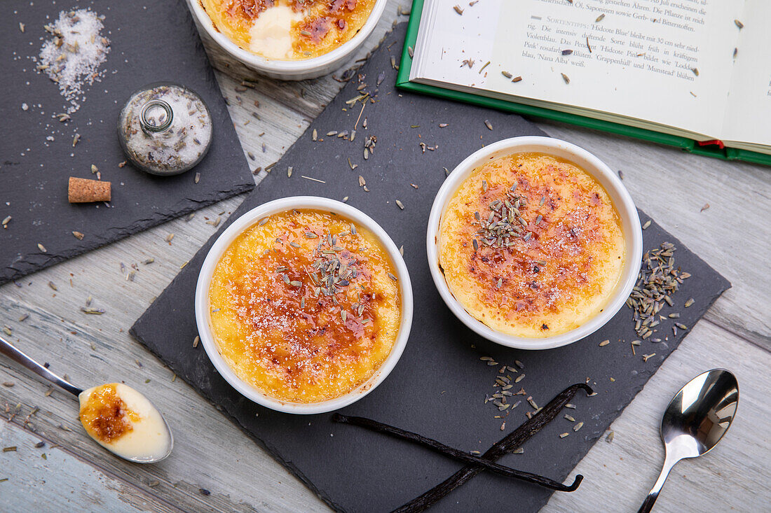 Crème brûlée mit Lavendel