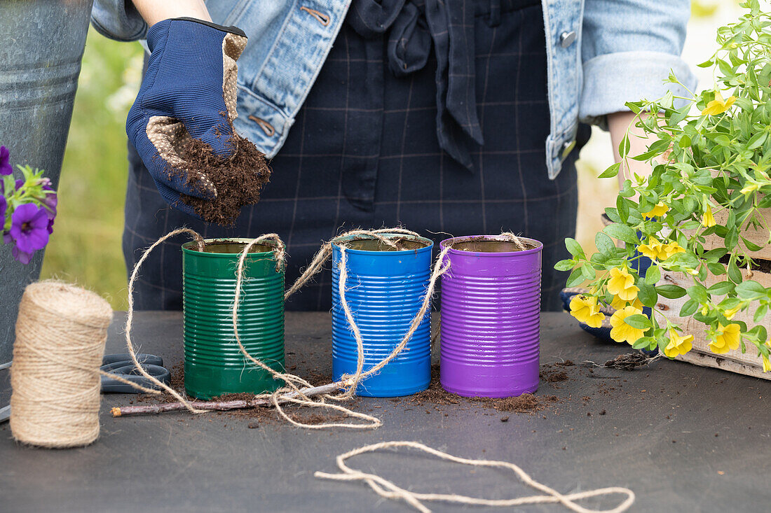 Upcycling - Putting soil in a tin can