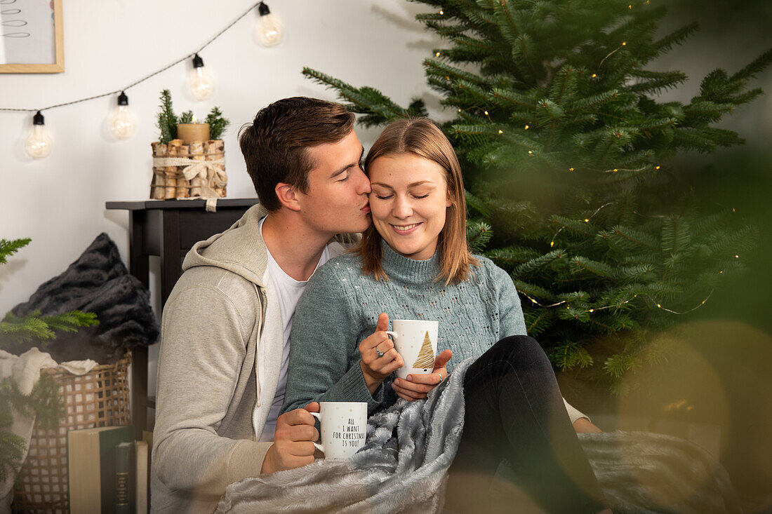 Weihnachten - Pärchen trinkt Tee