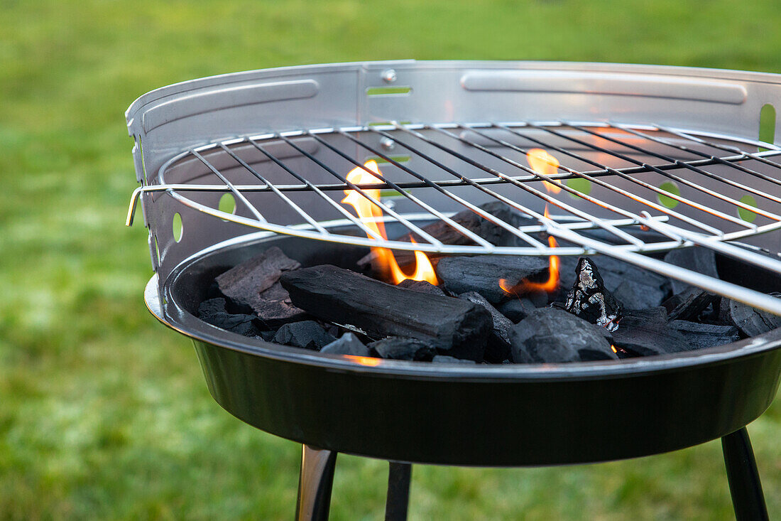 Barbecue - Light the barbecue