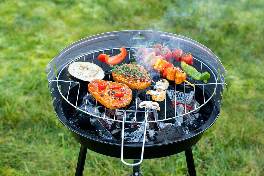 Grilling - Grill with food