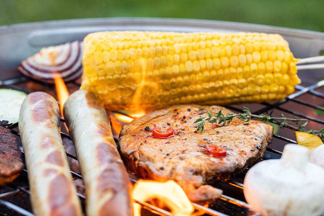 Grilling - Grill with food