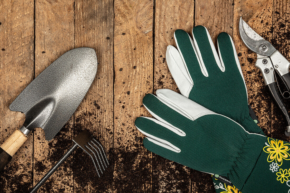Garden tools, garden gloves