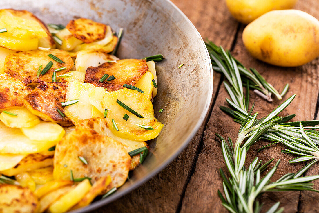 Fried potatoes with rosemary