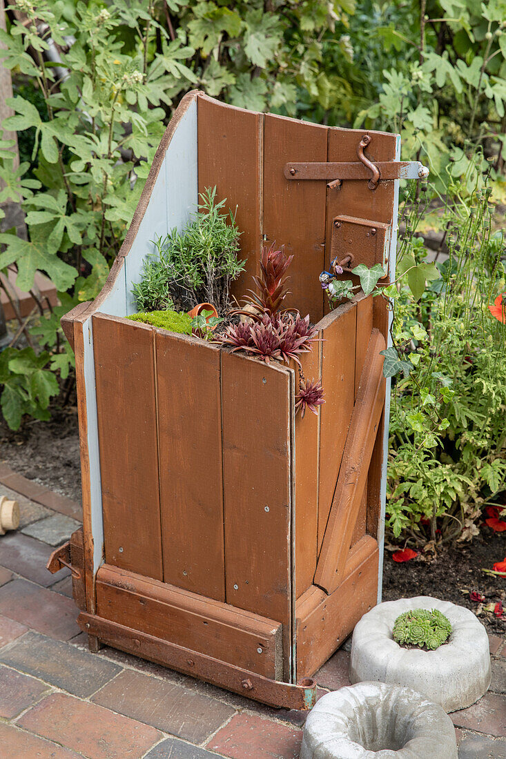 Garden decoration - Planter made of door