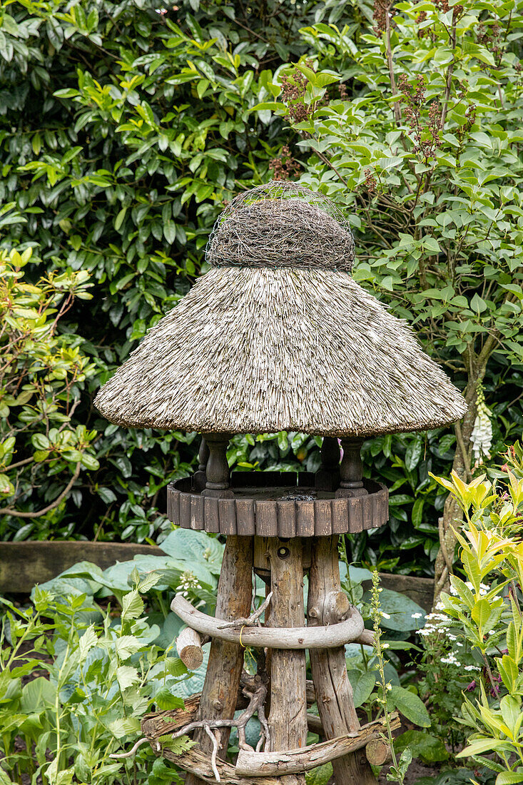 Birdhouse with thatched roof