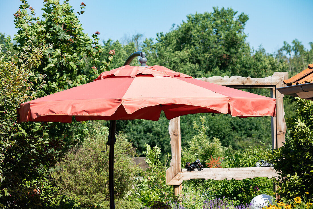 Terrasse mit Sonnenschirm