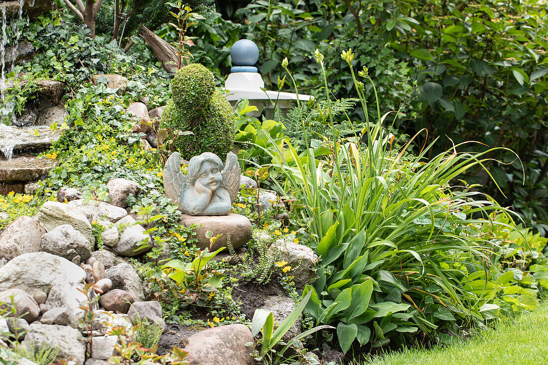 garden decoration - angel figurine