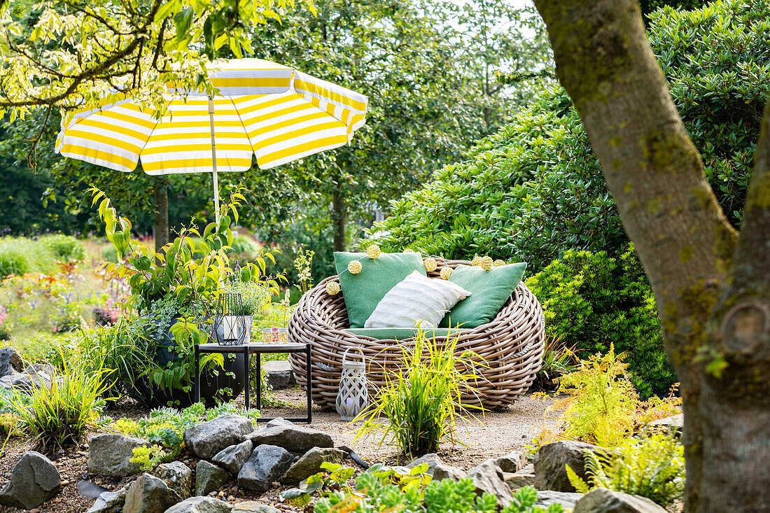 Gartenmöbel mit Sonnenschirm