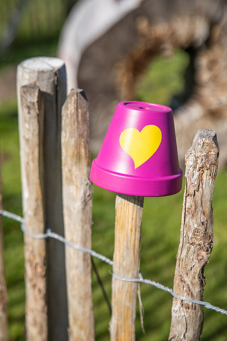 Garden fence with pot decoration