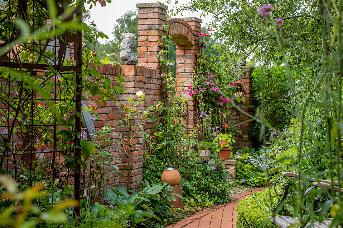 Gartenimpression - Gartenmauer