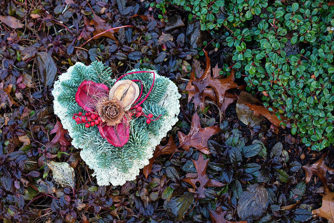 Grave design - Heart-shaped flower arrangement