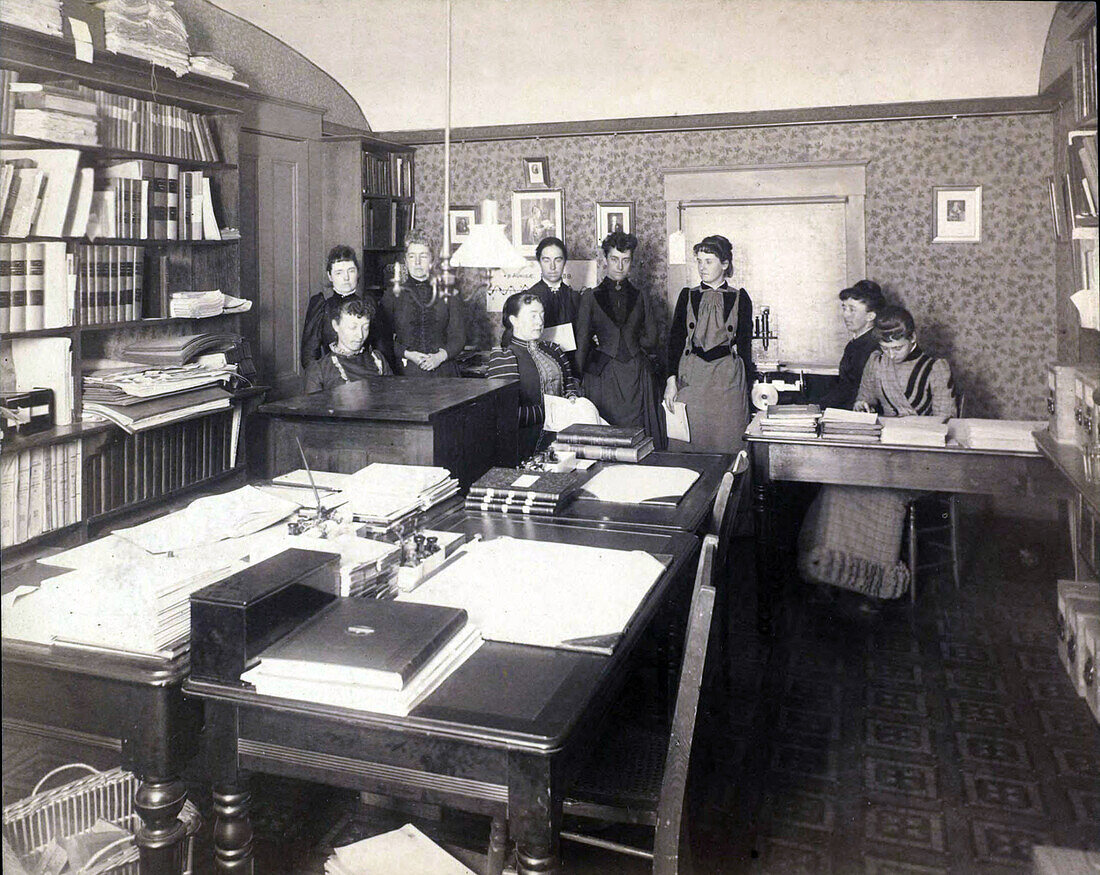 Harvard computers with Mrs. Henry Draper, 1891
