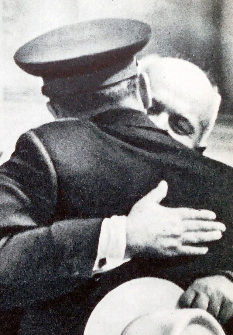 Khrushchev welcomes Yuri Gagarin, 1961