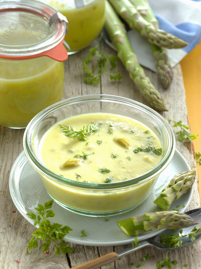 Green asparagus and pea soup
