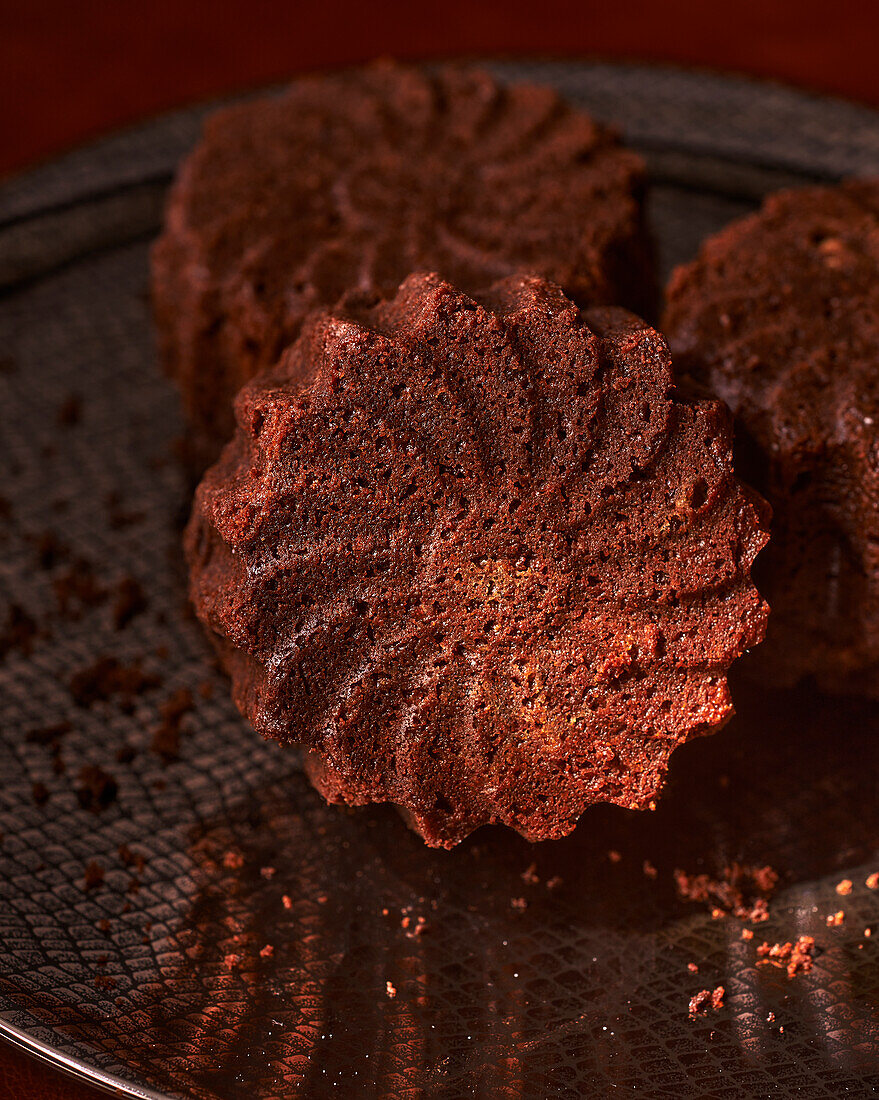 Chocolate tartlets in the shape of flowers