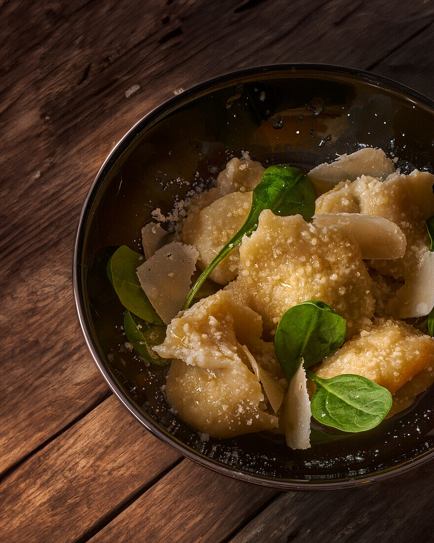 Tortellini alla Piacentina mit Ricotta-Spinat-Füllung