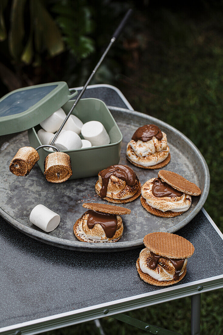 Stroopwafel S’mores mit Schokoladencreme