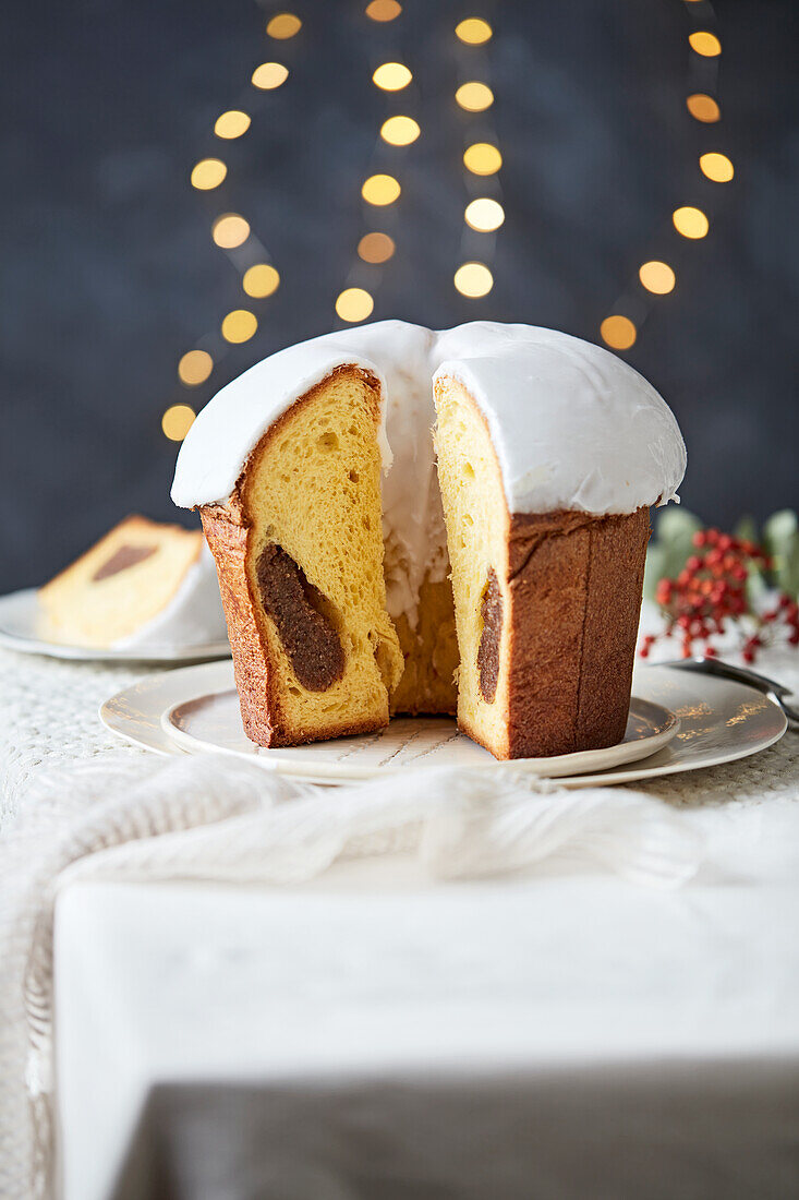 Anello di Monaco - Panettone mit Nuss-Mandelkern