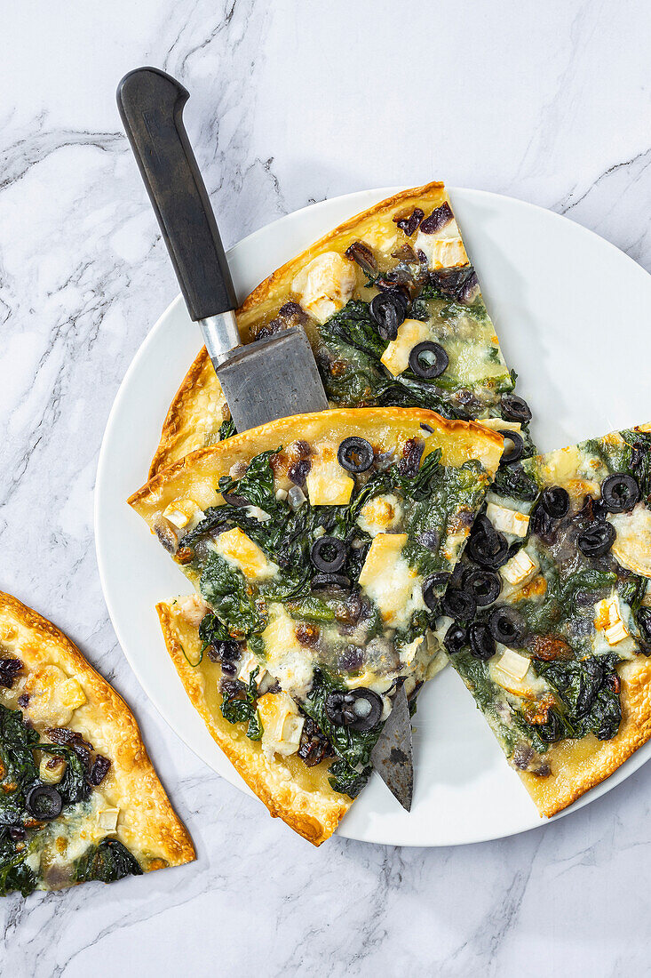 Spinach pizza with goat cheese