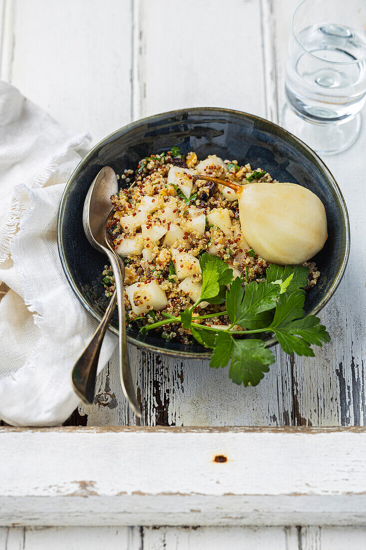 Quinoa with pears, nuts and parsley