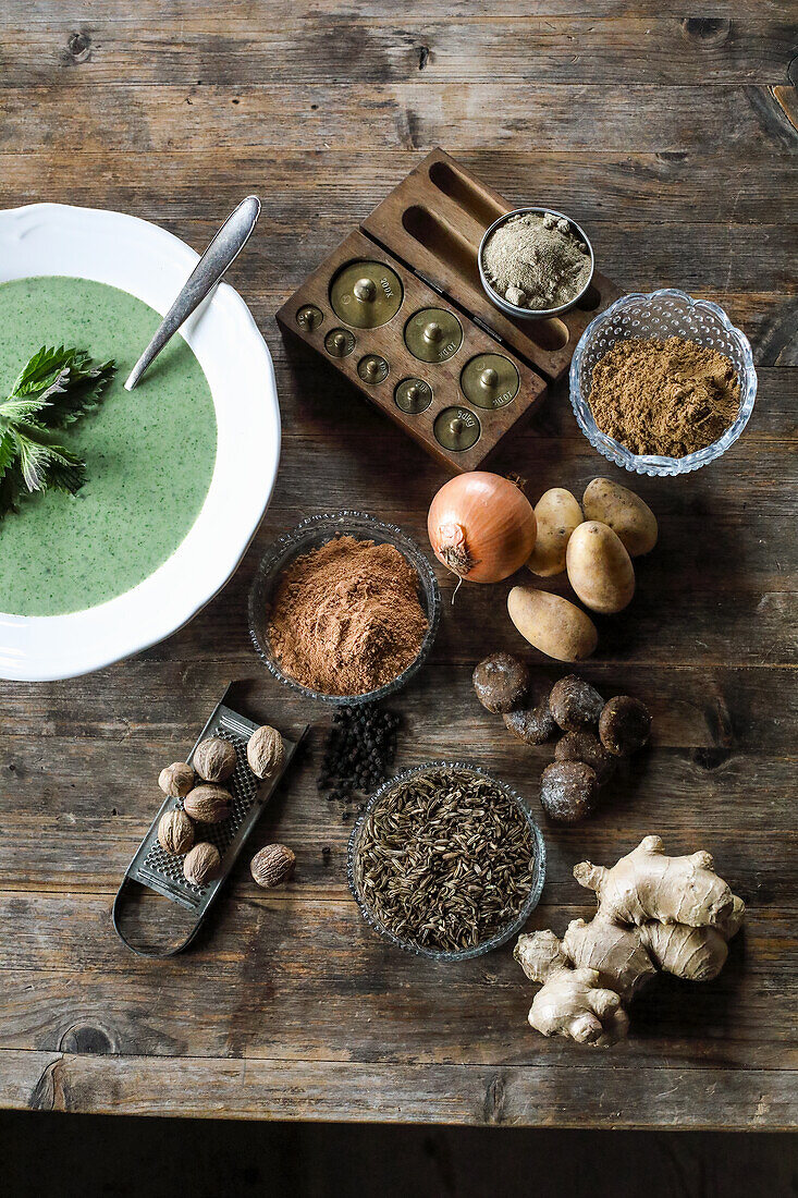 Brennnesselcremesuppe mit Galgant- und Bertrampulver