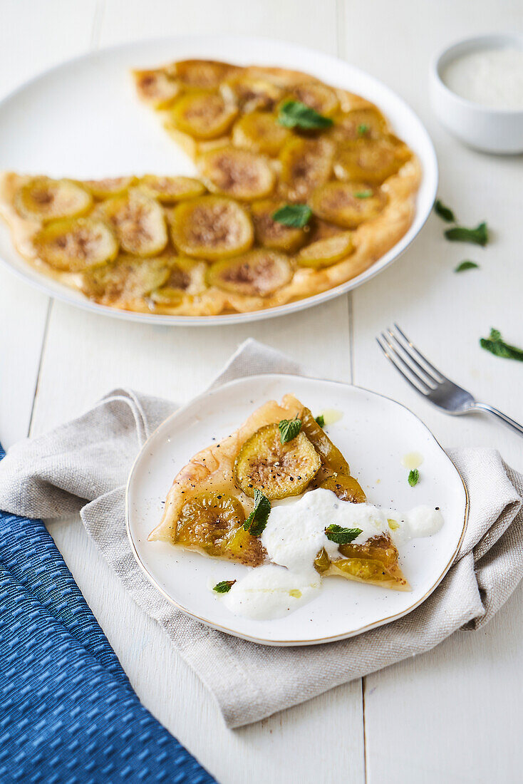 Fig tarte tatin with goat's cheese cream