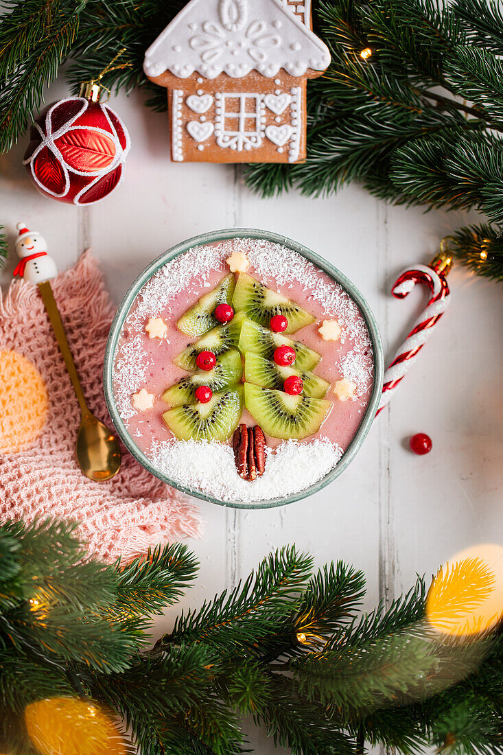 Smoothie bowl decorated for Christmas