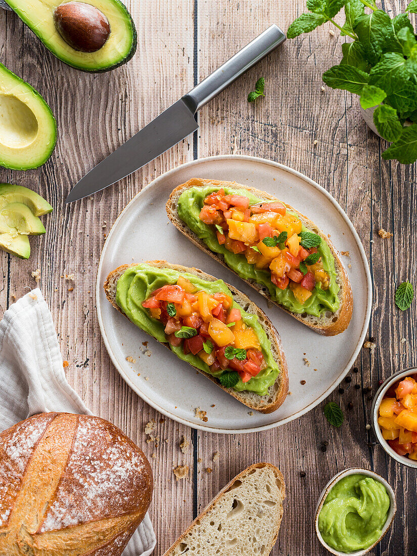 Sandwiches with guacamole and tomatoes