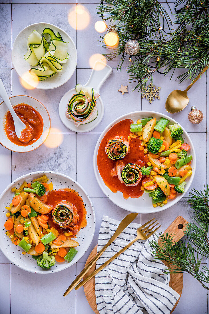 Weihnachtsessen - Zucchini-Speckröllchen mit Gemüse