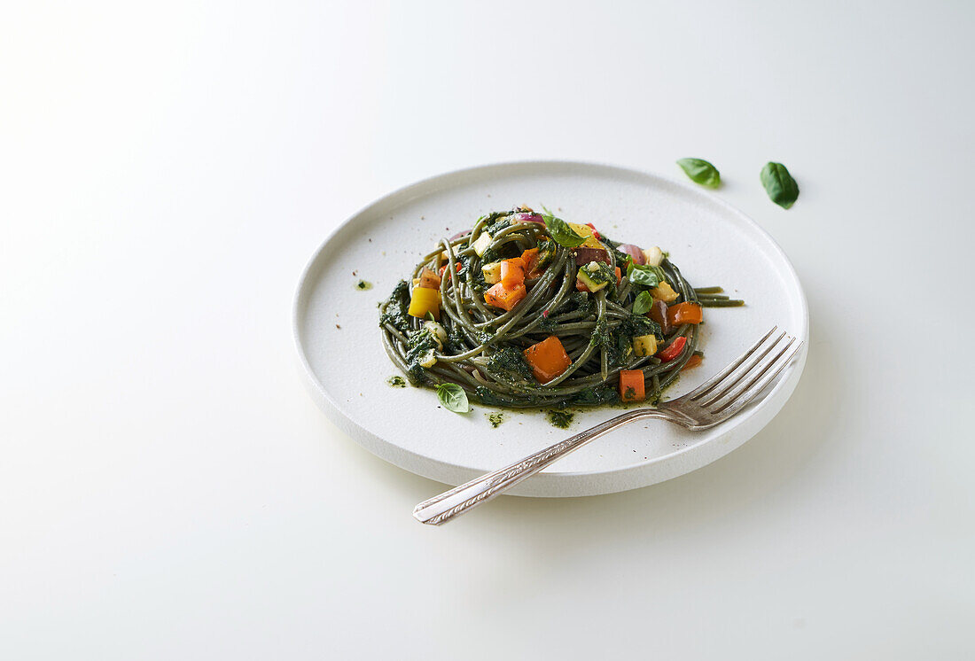 Gluten-free spirulina spaghetti with vegetable ragout