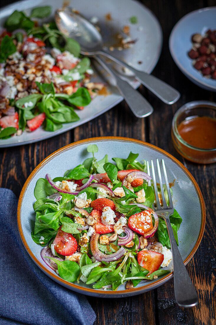 Lamb's lettuce with feta and strawberries