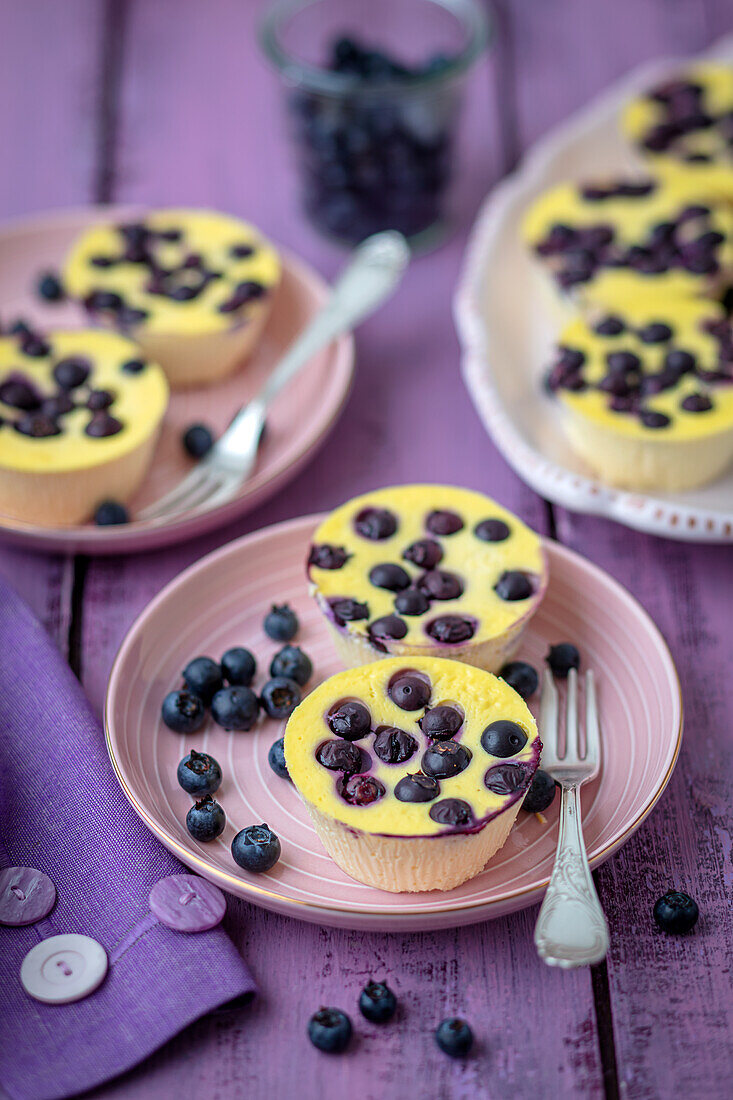 Mini-Cheesecakes mit Blaubeeren