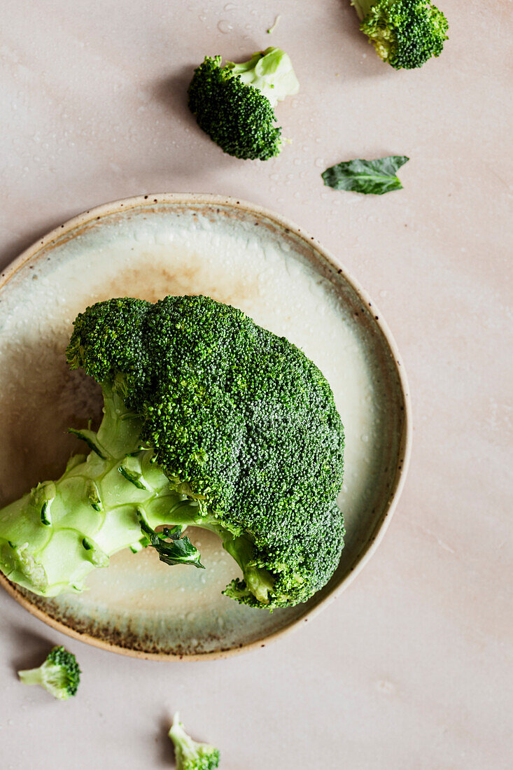 Broccoli on a ceramic plate
