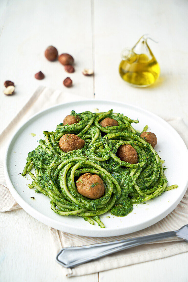 Spaghettoni with meatballs and kale pesto