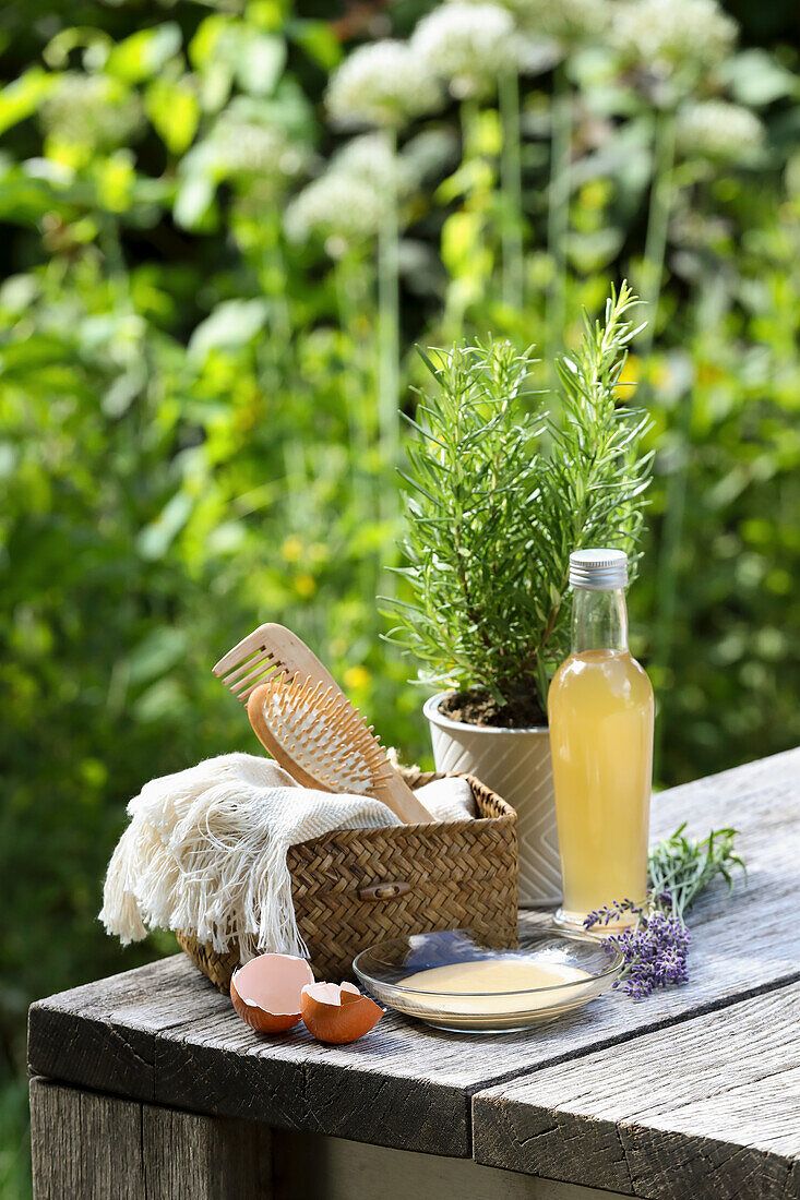 Shampoo aus Buchweizen, Apfelessig, Eigelb und Heilerde